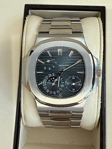 Patek Philippe Nautilus 5712/1A-001 FULL SET